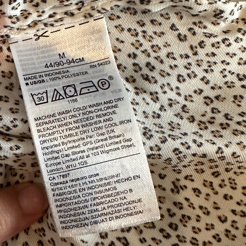 Banana Republic sleeveless blouse medium animal print cheetah button front - Picture 11 of 15